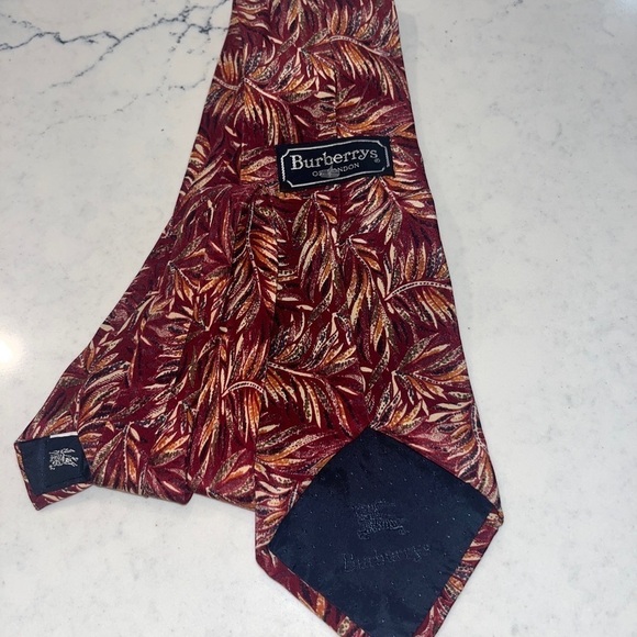 Burberrys of London • 100% Pure Silk • Men’s Designer Neck Tie - Picture 2 of 4